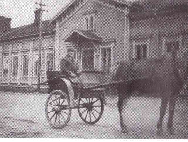 Lempi "ookarattailla" Keravan asemalla