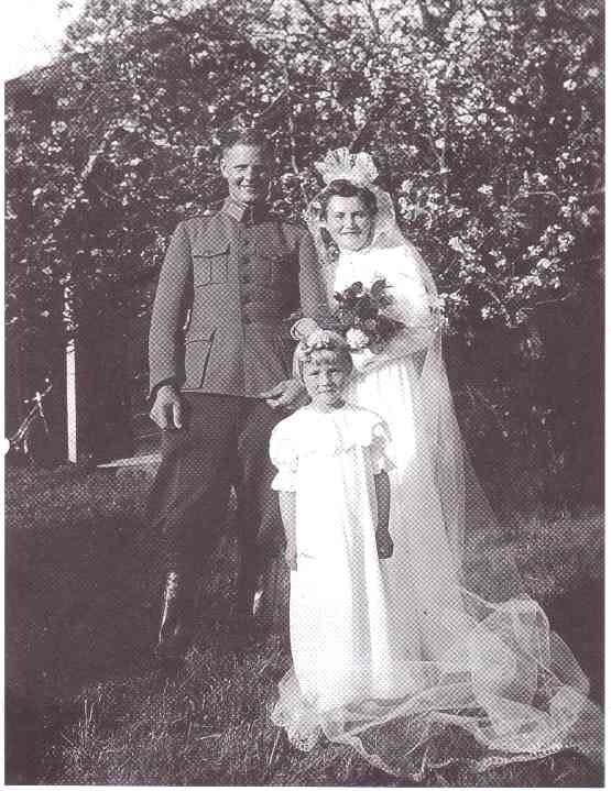 Heikin ja Tuulikin h&auml;&auml;t 1941, morsiustytt&ouml;n&auml; Ulla