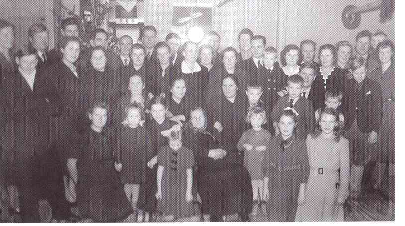 Mamman syntym&auml;p&auml;iv&auml;t 31.12.1950 Lallan tuvassa, Mamma t&auml;ytti 75v.